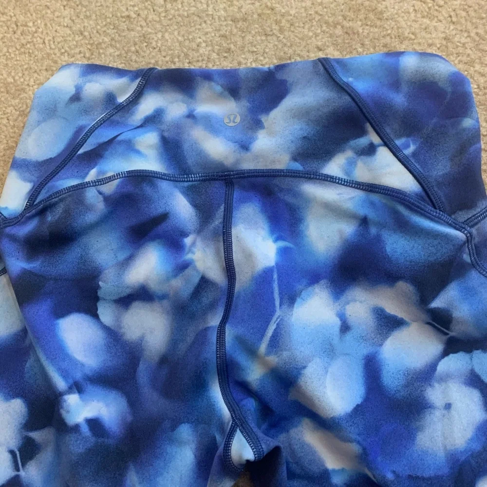 Lululemon blue train times crop 17” leggings - Picture 7 of 7